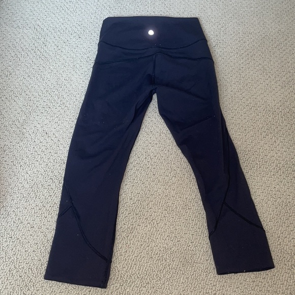 Lulu Capri Leggings Size 4 - Picture 2 of 3